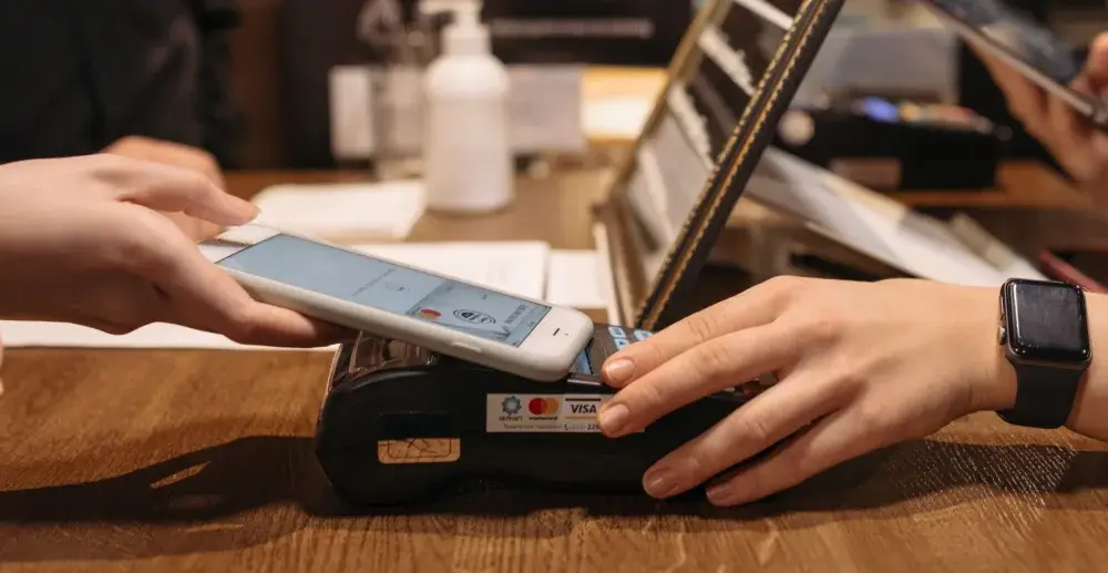 NFC w telefonie - jak działa i kiedy naprawdę się przydaje
