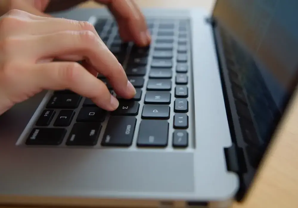 Jak odblokować klawiaturę w laptopie? Najpierw sprawdź Fn i Num Lock