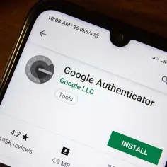 Ekran telefonu z aplikacją Google Authenticator. Widoczna nazwa aplikacji, ocena 4.2 gwiazdki i przycisk "INSTALL".