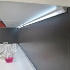Profile LED pod szafki kuchenne: montaż i zastosowanie w domu