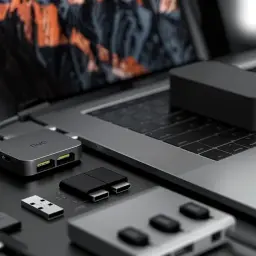Recenzje: Zasilacz do laptopa USB C - Który model wybrać?