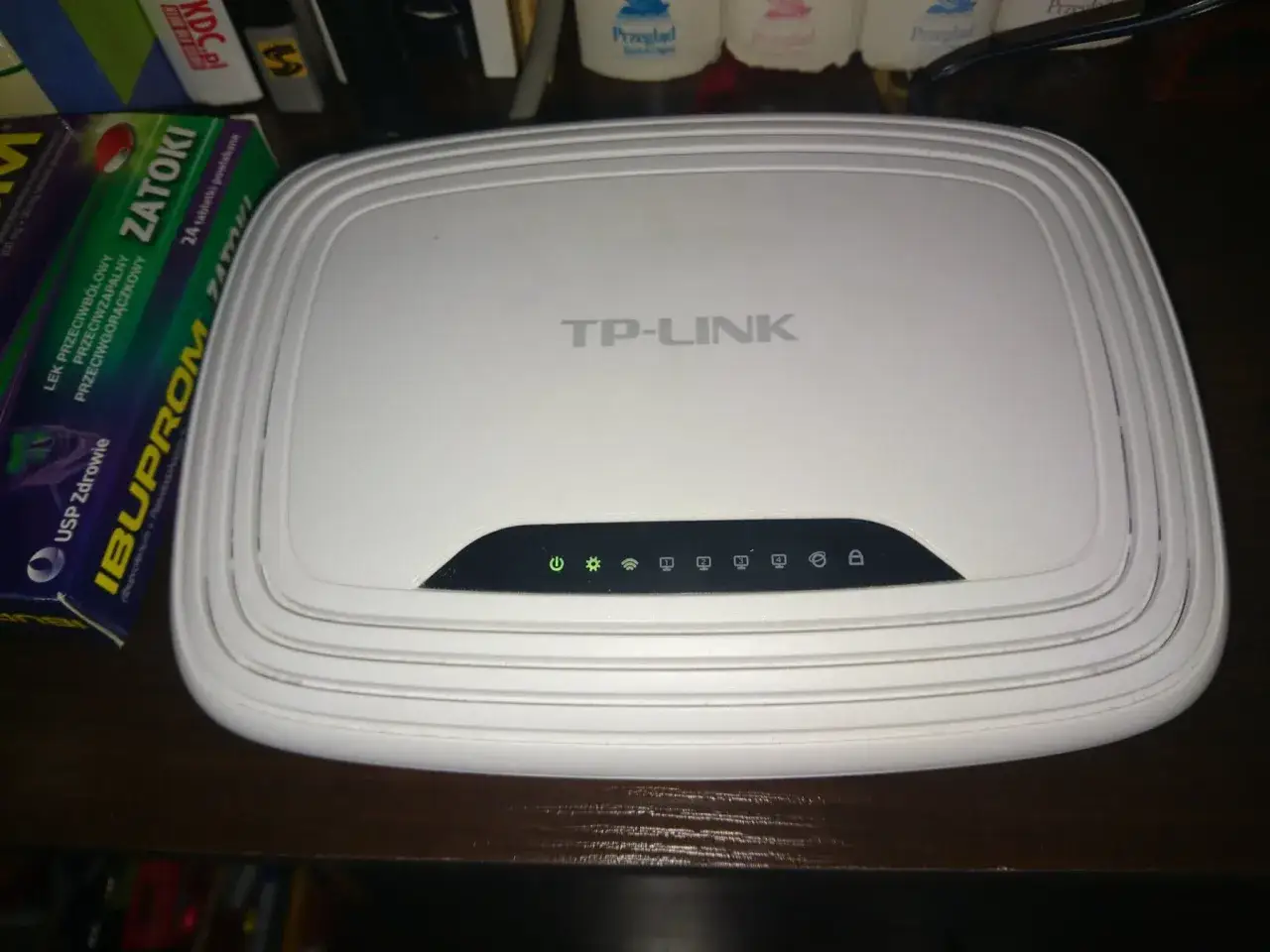 Router TP-Link zgasł, co oznacza awaria internetu. Lampki kontrolne nie świecą.