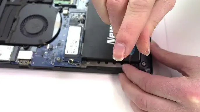 Zdjęcie Naprawy: Jak wymienić baterię w laptopie Dell 5520? - Krok po kroku