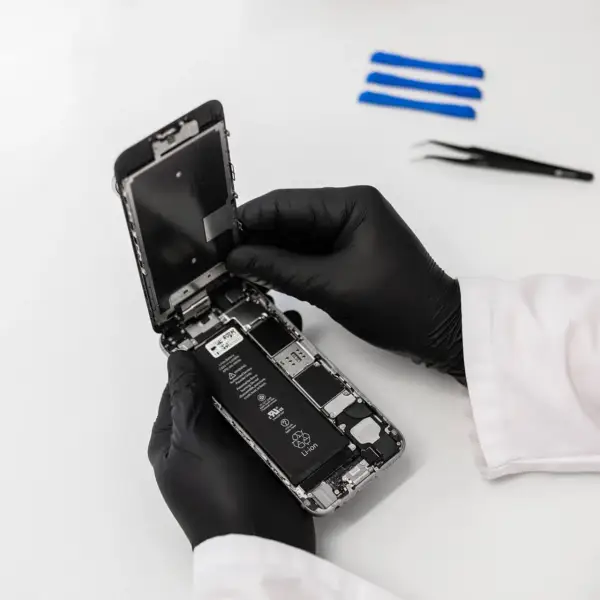 Wyświetlacz w Apple iPhone 8 - porady dotyczące naprawy