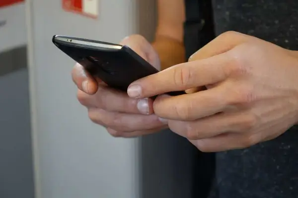 Jak sprawdzić, czy SMS został odczytany na iPhone – ważne informacje
