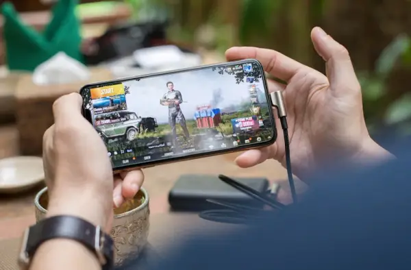 Jakie gry na telefon najczęściej pobierali Polacy w tym roku?