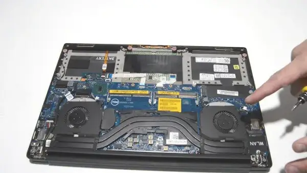 Naprawy: Jak wymienić baterię w laptopie Dell 5520? - Krok po kroku 