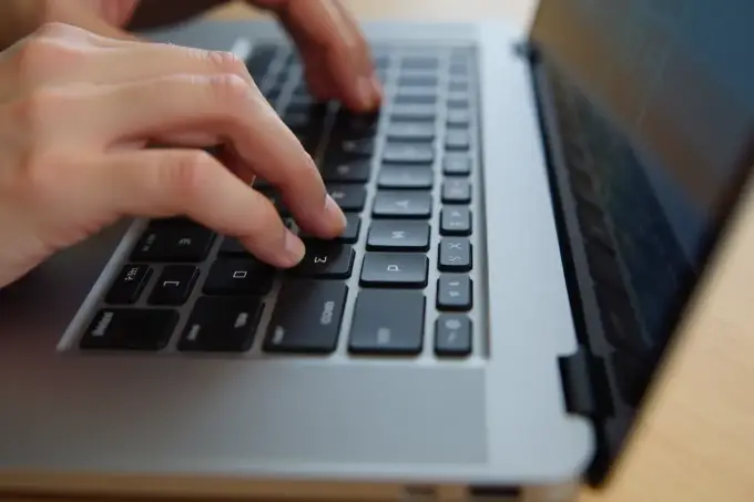 Jak odblokować klawiaturę w laptopie? Najpierw sprawdź Fn i Num Lock